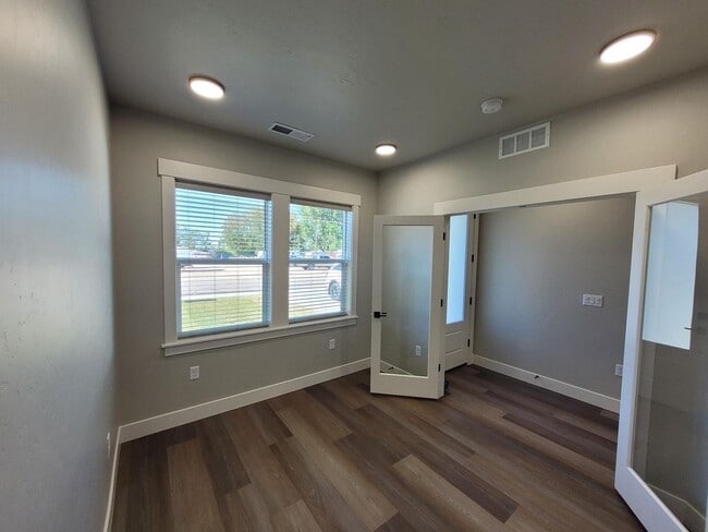 Building Photo - Fantastic Townhome in Downtown Meridian!