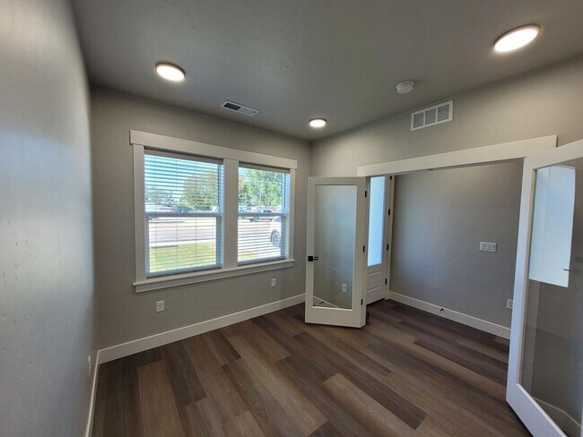 Building Photo - Stunning Townhome In Meridian!