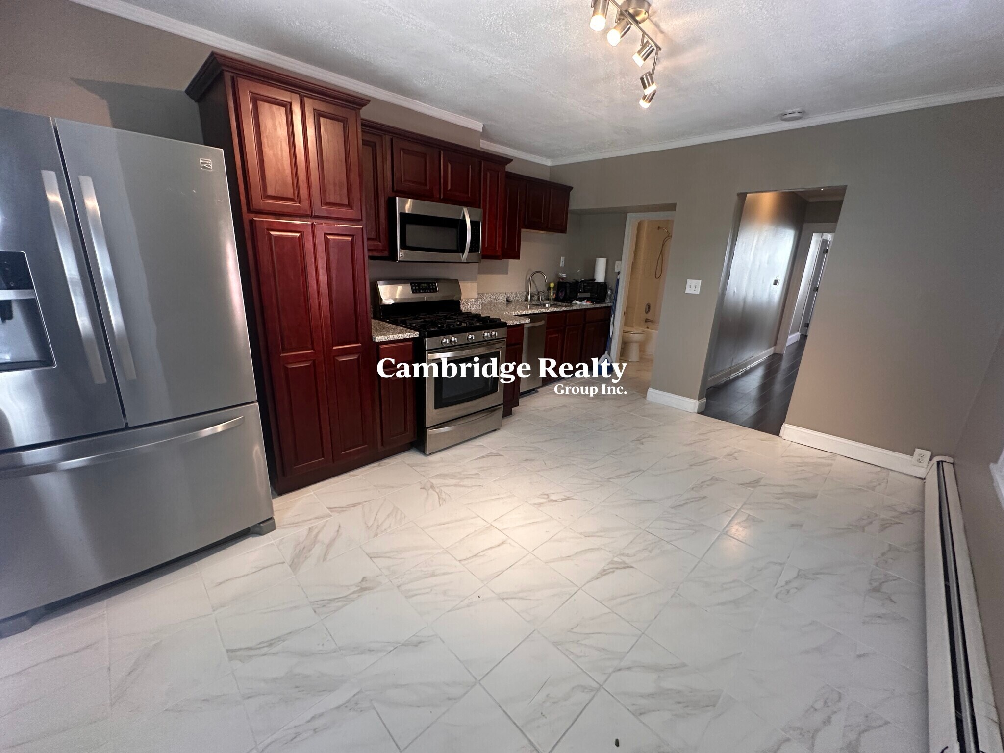 Building Photo - 20 Linden St