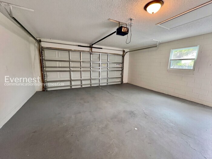 Building Photo - 742 Park Manor Dr