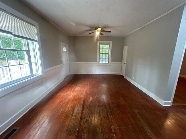 Building Photo - Historic Cayce/West Columbia Affordable  Duplex