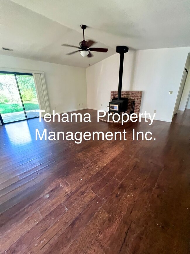 Building Photo - Charming 3 bedroom 2 bath home in the Coun...