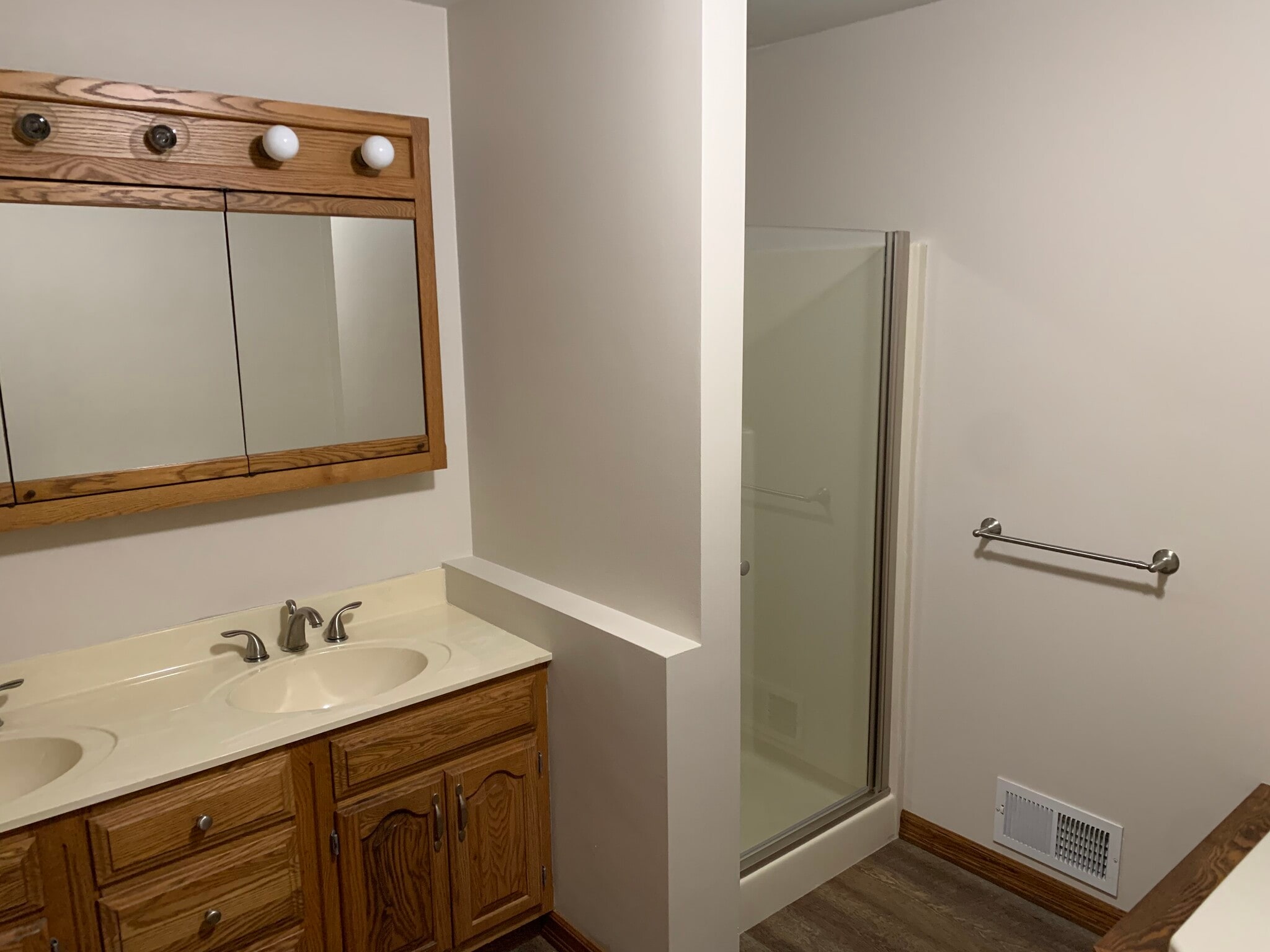 Master bathroom - N2092 Schacht Rd