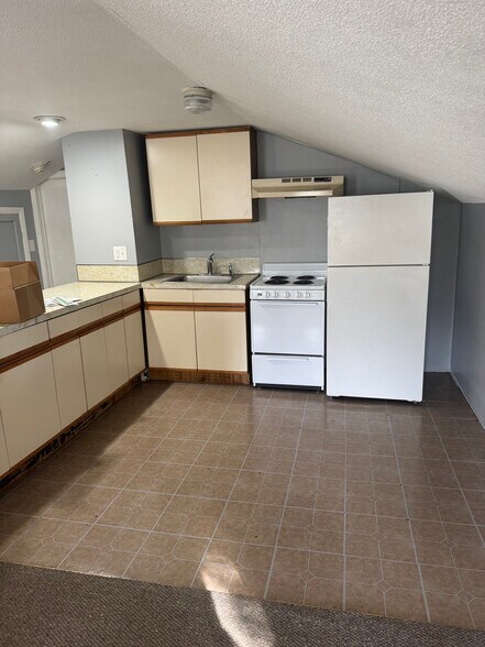 Kitchen Unit 3 - 10 Church St