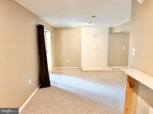 Building Photo - 15407 Skyline Dr