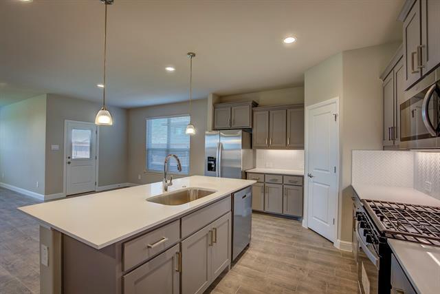 Building Photo - 2213 Dyre Dr