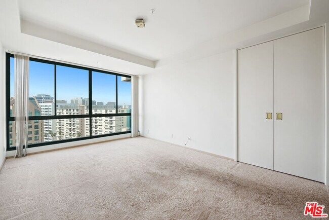 Building Photo - 10490 Wilshire Blvd