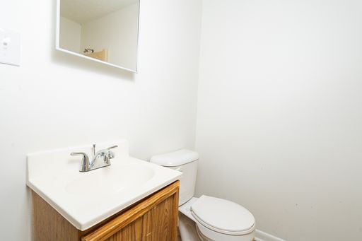 Building Photo - Charming Renovated 1-Bedroom Apartment in Madison Heights!