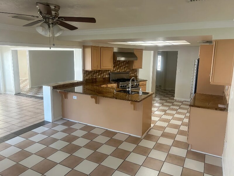 Building Photo - 6416 Lake Sunrise Dr