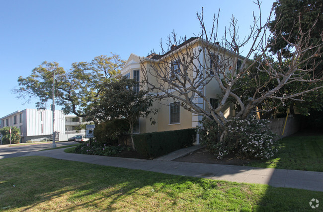 Building Photo - 4200 Los Feliz Blvd