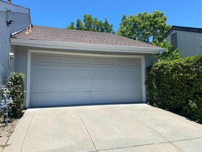 Building Photo - San Ramon Cozy Single Story 3 Bed / 2 Bath...