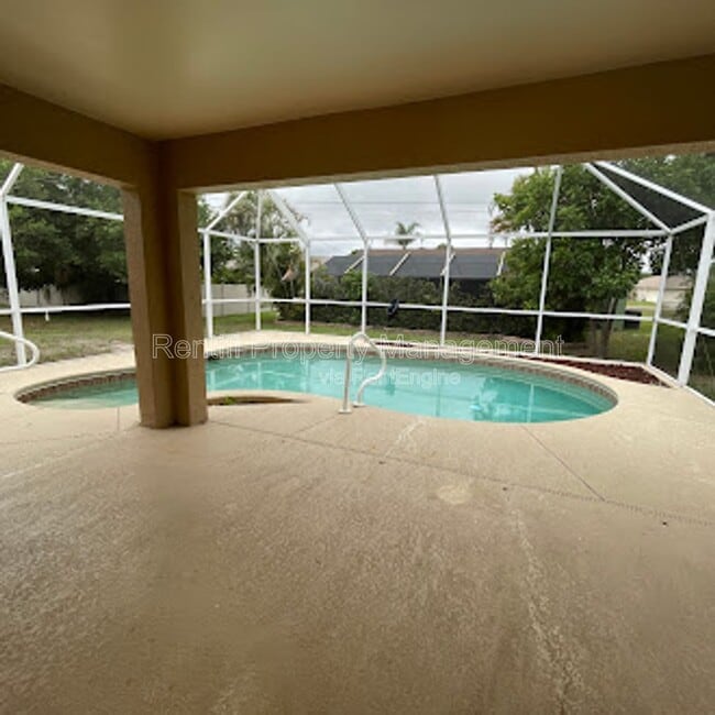 Building Photo - 1710 SW 10th Pl