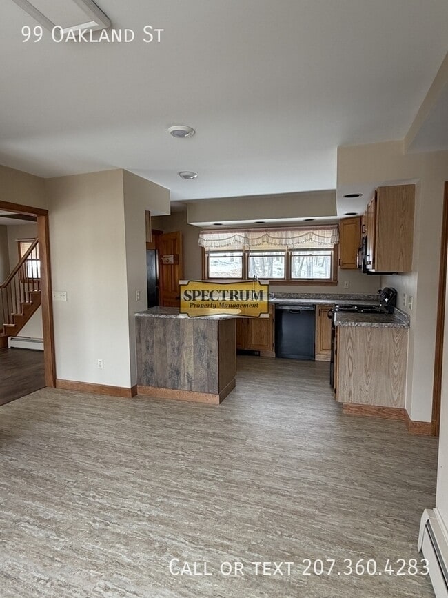 Building Photo - 99 Oakland St