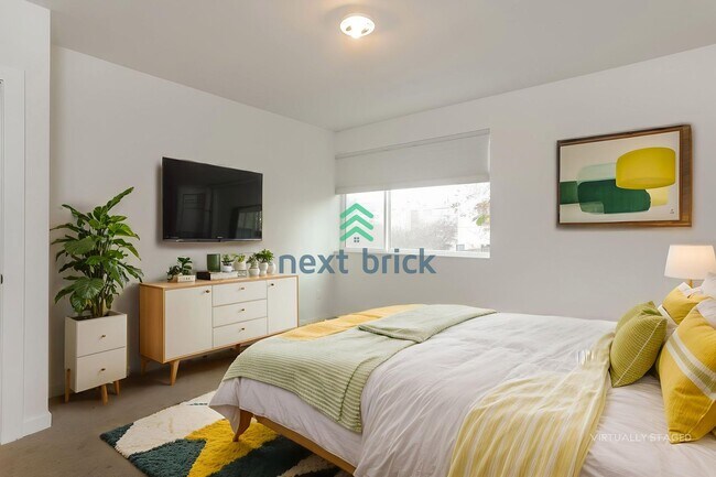 Building Photo - A beautiful 3 bed and 2 bathroom house for rent