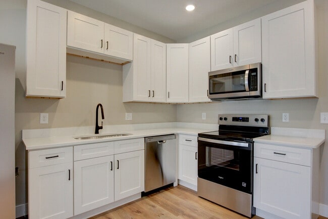 Building Photo - 226 3rd St