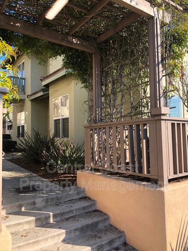 Building Photo - 10 Carmel Cir