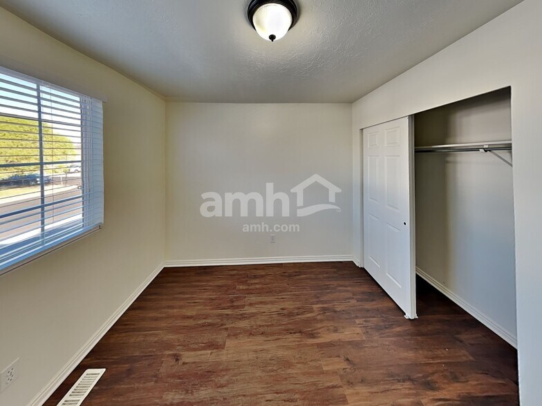 Building Photo - 1204 N 2525 W