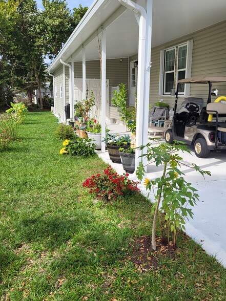 Building Photo - 415 Plover Dr