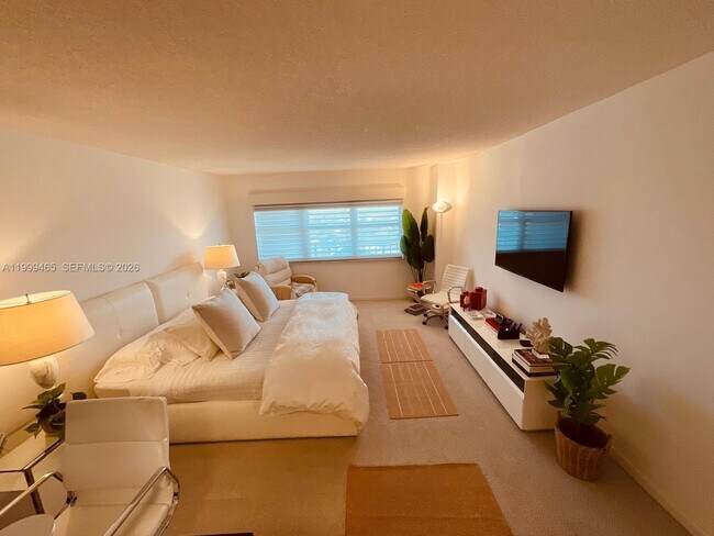 Building Photo - 4900 N Ocean Blvd