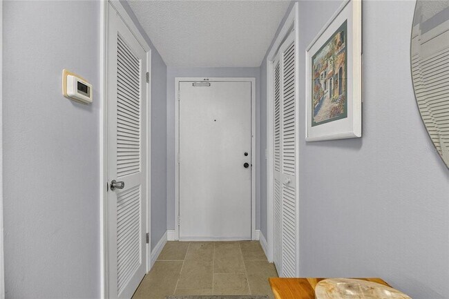 Building Photo - 7100 Sunshine Skyway Ln S