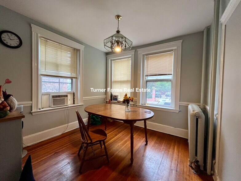 Building Photo - 19 Netherlands Rd