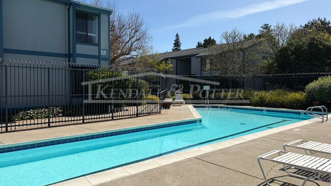 Building Photo - 2 Bedroom Condo In The Villas Of Capitola!