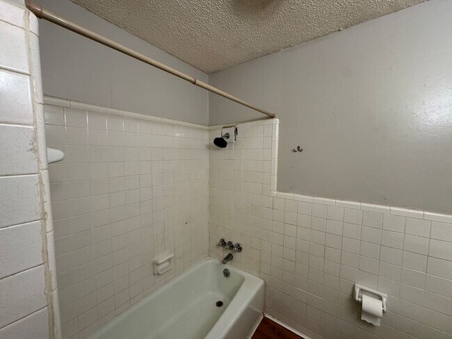 Building Photo - 503 Creek St