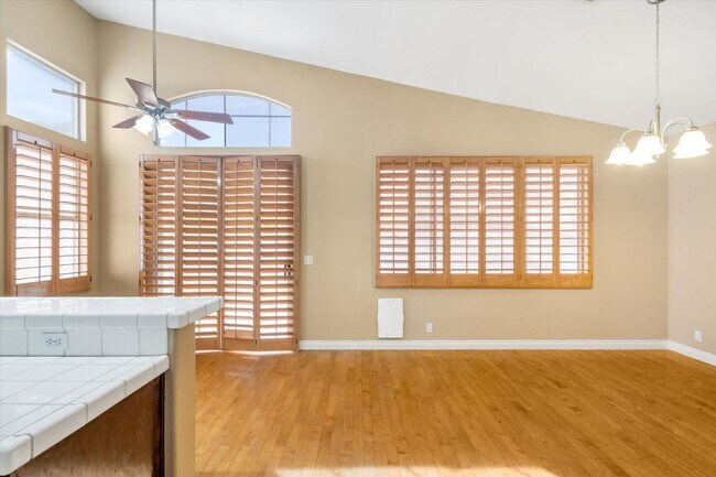 Building Photo - Great Single Story Summerlin Area Pool Home