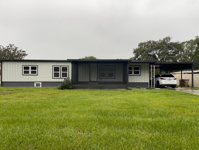 Primary Photo - 5024 Marina Dr