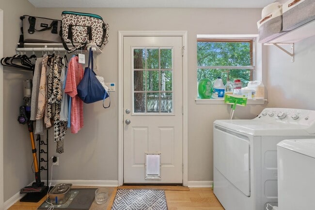 Building Photo - 2828 S Logrun Cir