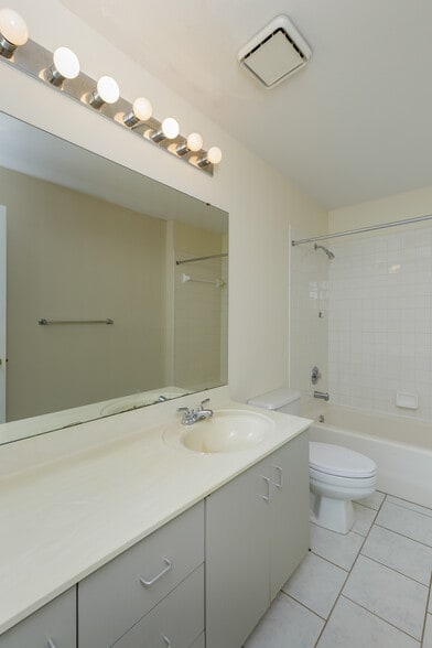 Building Photo - 5600 Waterman Blvd