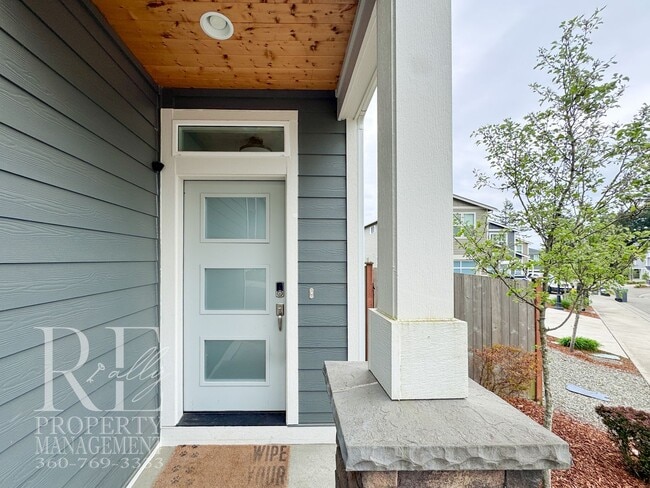 Building Photo - Modern 3-Story Bremerton Home with Water Views on Every Level