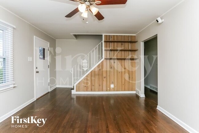 Building Photo - 6667 Glenview Dr