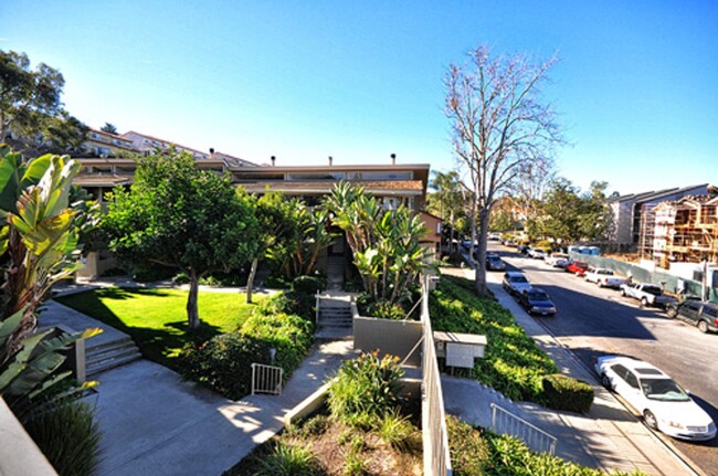 Building Photo - Charming La Costa Condo!