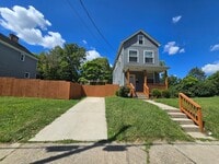 Building Photo - Super, Renovated 3 bed 1 bath! Available Now!