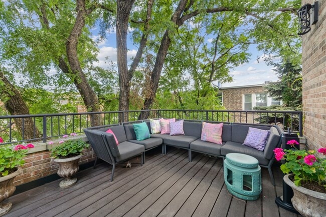 Building Photo - 1925 N Bissell St