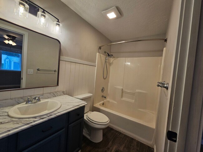 Building Photo - Stunning Home in Medical Lake