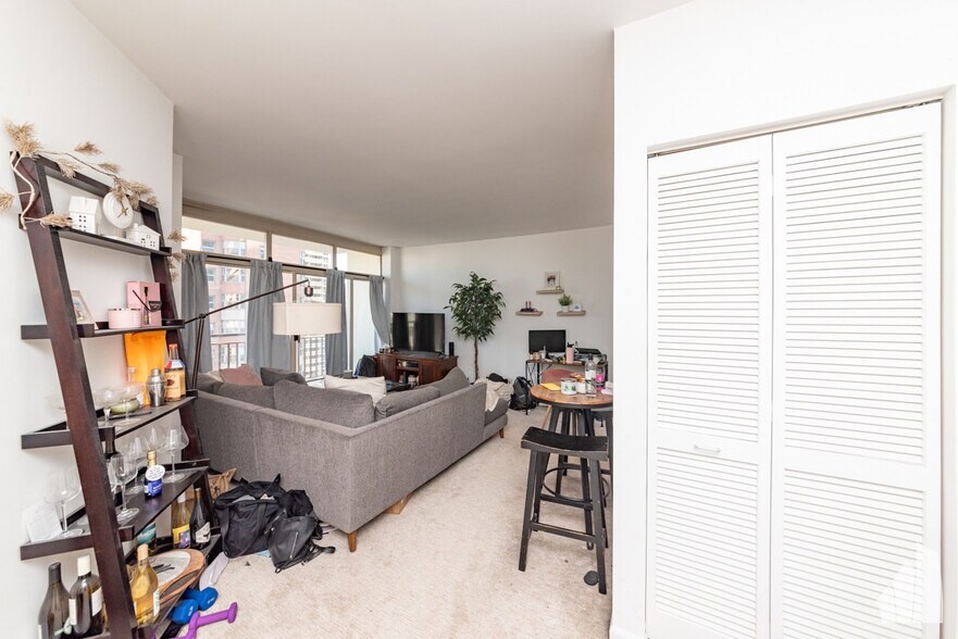 Building Photo - 21 W Chestnut St