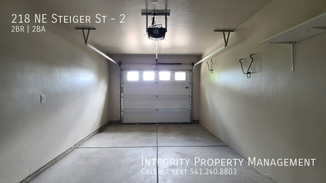 Building Photo - 218 NE Steiger St