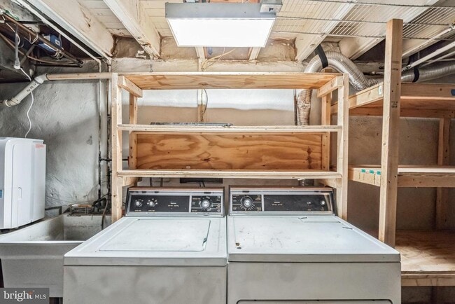 Building Photo - 3434 Ainslie St