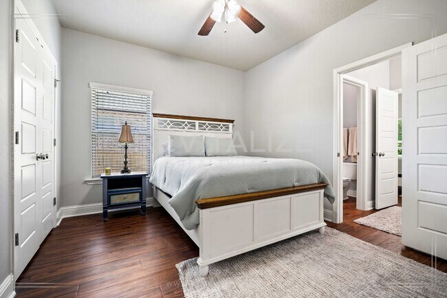 Building Photo - Luxury Living with Private Heated Pool in ...