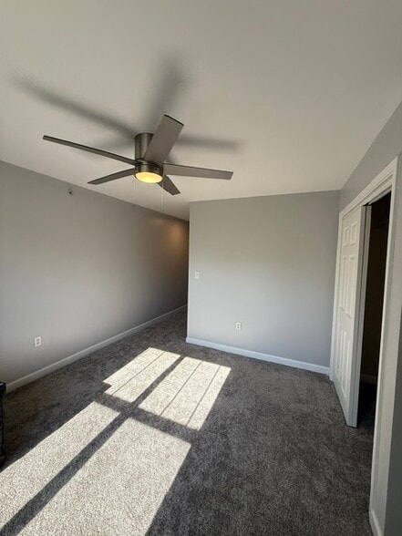 Building Photo - 433 Harts Cove Way