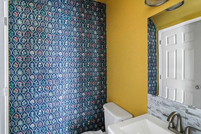Building Photo - 4 Bedroom 2.5 Bathroom - Redwing - Pet Fri...
