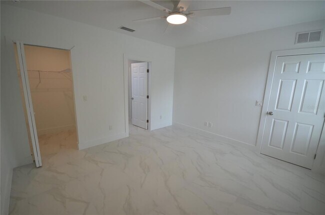 Building Photo - 2197 Davis Ct