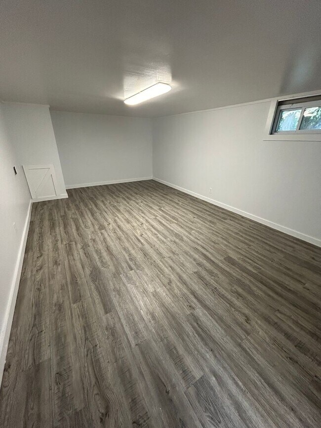 Building Photo - COMING SOON! 3 Bed 1.5 Bath Home! $1495.00