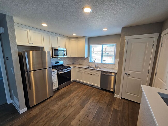 Building Photo - 1 Bed 1 Bath in Classics Greenway in 80922!