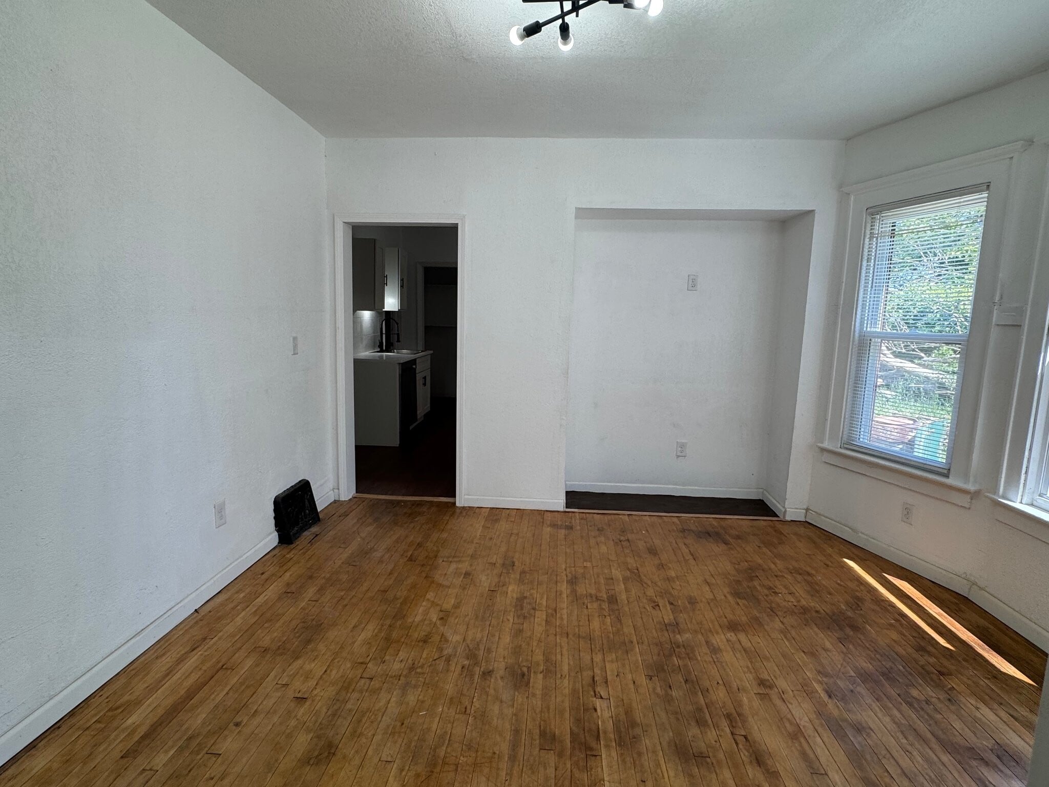 Building Photo - 420 N 29th St
