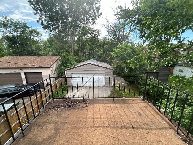 Building Photo - LARGE WESTSIDE FULLY REHABBED HOME -  3 be...