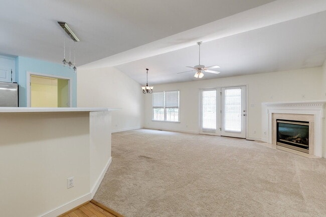 Building Photo - 1913 Castle Glen Dr