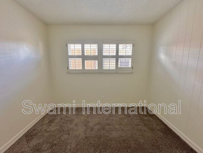 Building Photo - 1820 Avenida Estudiante